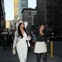 Kim Kardashian and Kourtney Kardashian walking in Manhattan - Photos | Picture 96861